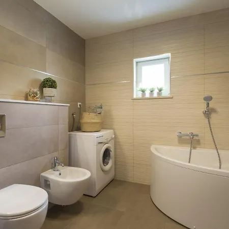 Modern In Becici With Swimming Pool * ラビン