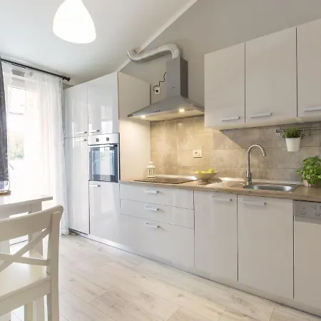 Modern In Becici With Swimming Pool * ラビン