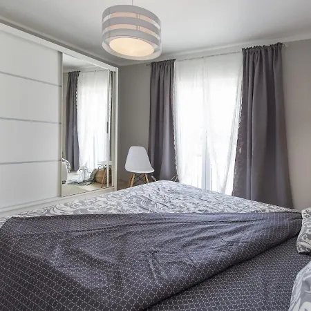 Modern In Becici With Swimming Pool Labin (Istria)